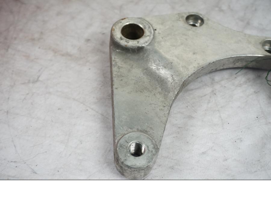 Snett uppifrån på Bromsoksfäste från en Kawasaki VN 1500 -1994 motorcykel.