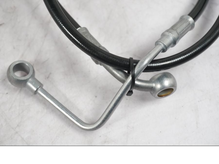 Snett uppifrån på Bromsledning från en Ducati Multistrada V4 -2024 motorcykel.