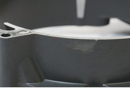 Vänster sida på Kopplingskåpa från en KTM 1190 Adventure -2015 motorcykel.