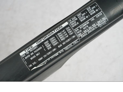 Vänster sida på Kedjeskydd från en Honda CBR 1100 XX -1999 motorcykel.