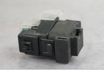 Vänster sida på Startrelä från en Triumph Tiger -2009 motorcykel.