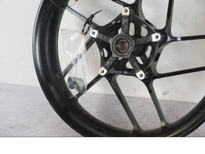 Extrabild3 på Fälg från en Yamaha MT-09 -2024 motorcykel.