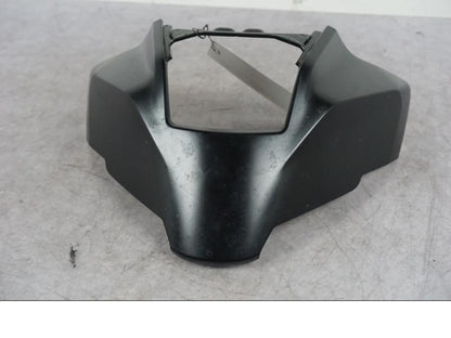 Framsidan på Strålkastarkåpa från en Yamaha MT-09 -2024 motorcykel.