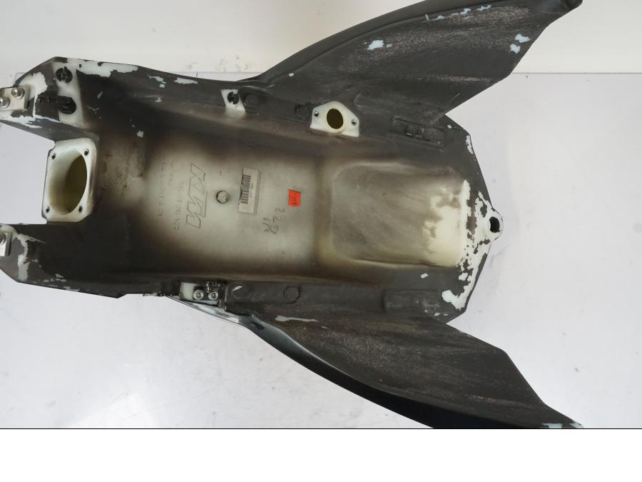 Extrabild5 på Bensintank från en KTM 990 Super Duke -2006 motorcykel.