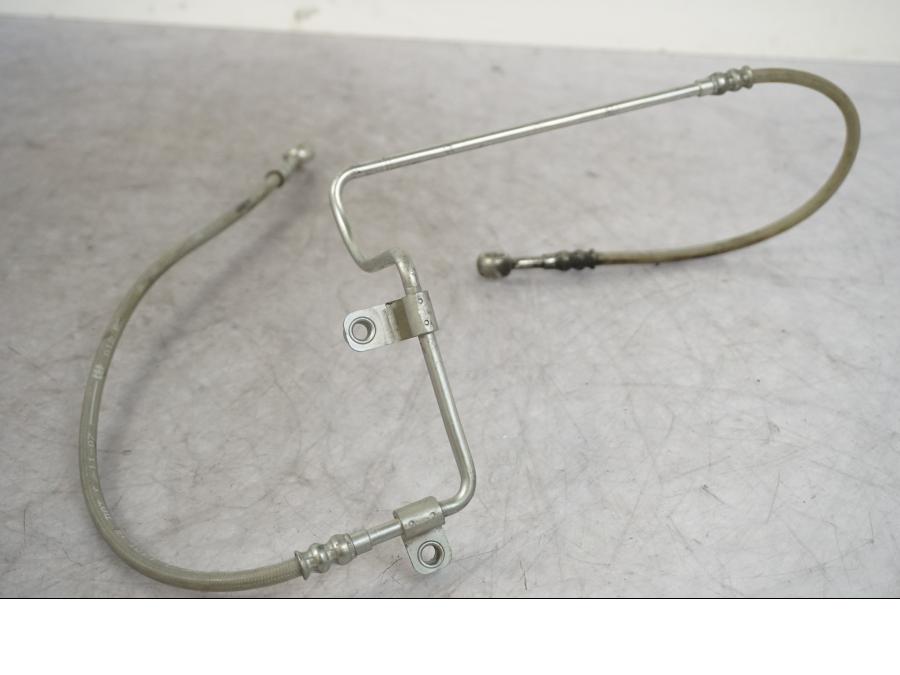 Snett uppifrån på Bromsslang från en KTM 690 Duke -2008 motorcykel.