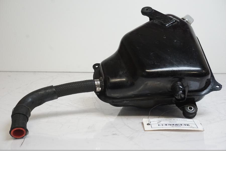 Framsidan på Oljetank från en Yamaha XTZ 750 -1989 motorcykel.