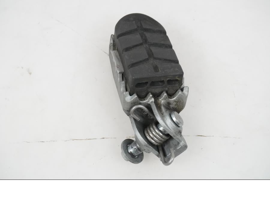 Framsidan på Fotpinne från en KTM 1290 Super Adventure S -2022 motorcykel.