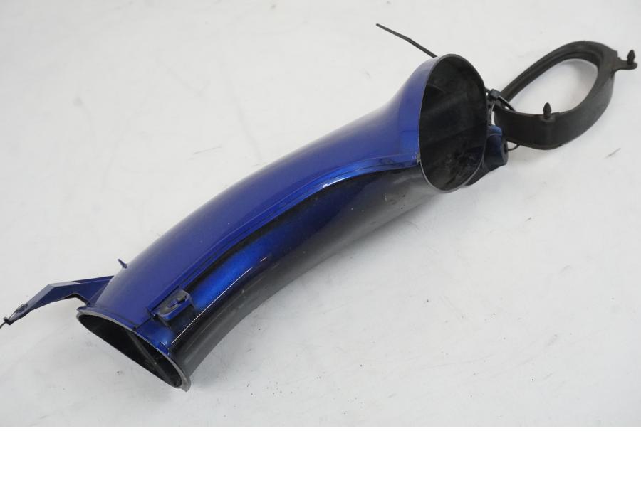 Baksidan på Luftburksnorkel från en Yamaha YZF 1000 R1 -2007 motorcykel.