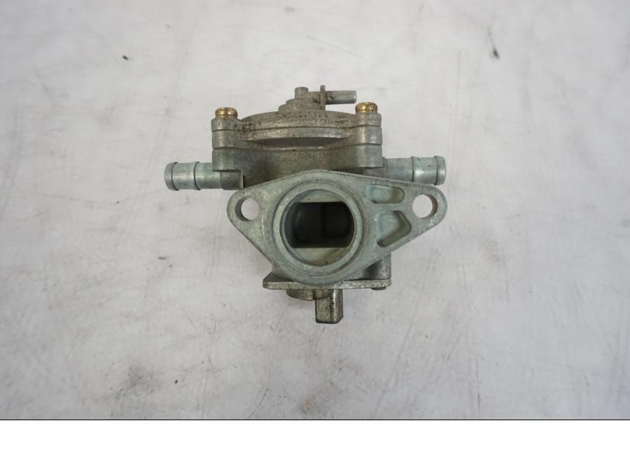 Snett nerifrån på Bensinkran från en Honda VTR 1000 F -1997 motorcykel.