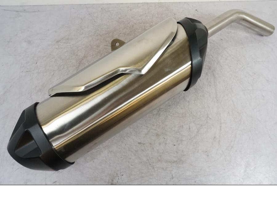 Framsidan på Ljuddämpare från en Triumph Tiger 800 XC -2012 motorcykel.