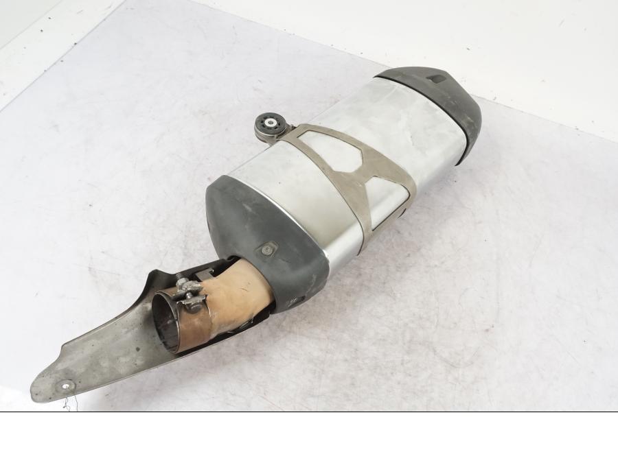 Vänster sida på Ljuddämpare från en BMW R 1200 GS -2013 motorcykel.