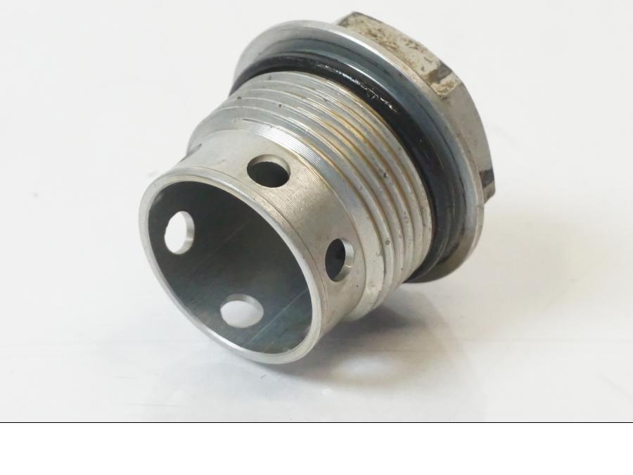 Vänster sida på Kamkedjesträckare från en KTM 1190 Adventure -2015 motorcykel.