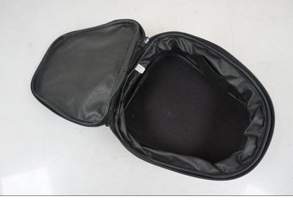 Snett uppifrån på Väska från en KTM 1290 Super Duke R -2022 motorcykel.