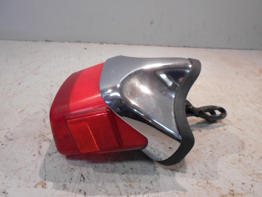 Vänster sida på Baklampa från en Yamaha XV 1100 -1996 motorcykel.