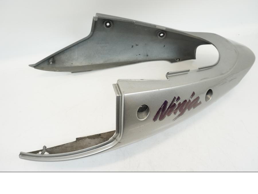 Framsidan på Bakvinge från en Kawasaki ZX-12R -2000 motorcykel.