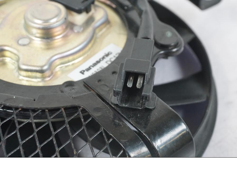 Snett uppifrån på Vattenkylfläkt från en Suzuki GSX-R 600 -2007 motorcykel.