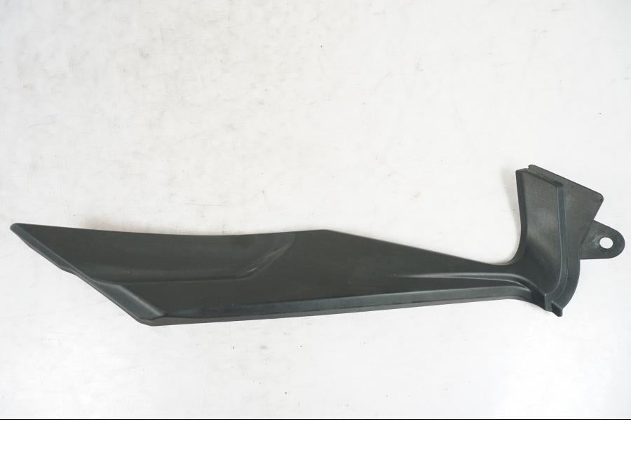 Framsidan på Tankkåpa från en Triumph Tiger Explorer -2013 motorcykel.