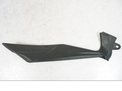 Framsidan på Tankkåpa från en Triumph Tiger Explorer -2013 motorcykel.