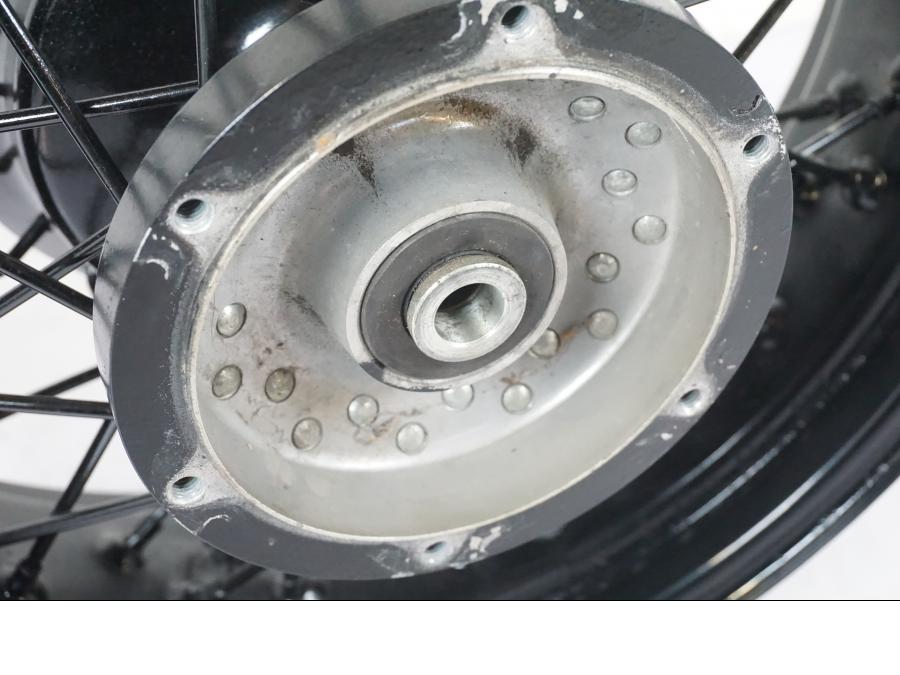 Extrabild1 på Fälg från en Yamaha XVS 1100 -2004 motorcykel.