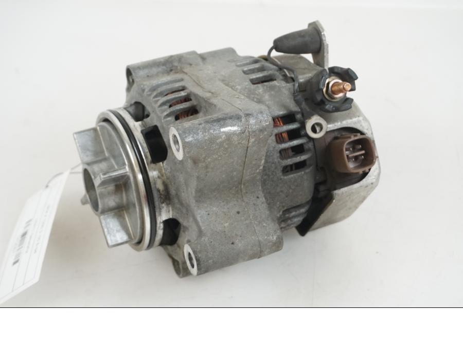 Framsidan på Generator från en BMW K 1200 S -2005 motorcykel.