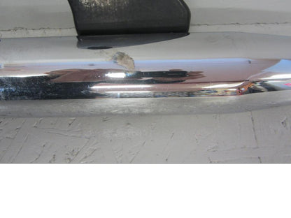 Baksidan på Ljuddämpare från en Triumph Speedmaster -2010 motorcykel.