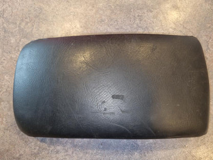 Framsidan på Sadel från en Yamaha XVS 650 -1997 motorcykel.