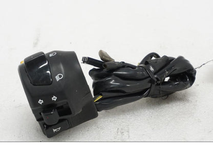 Baksidan på Styrelreglage från en Suzuki SV 1000 -2007 motorcykel.