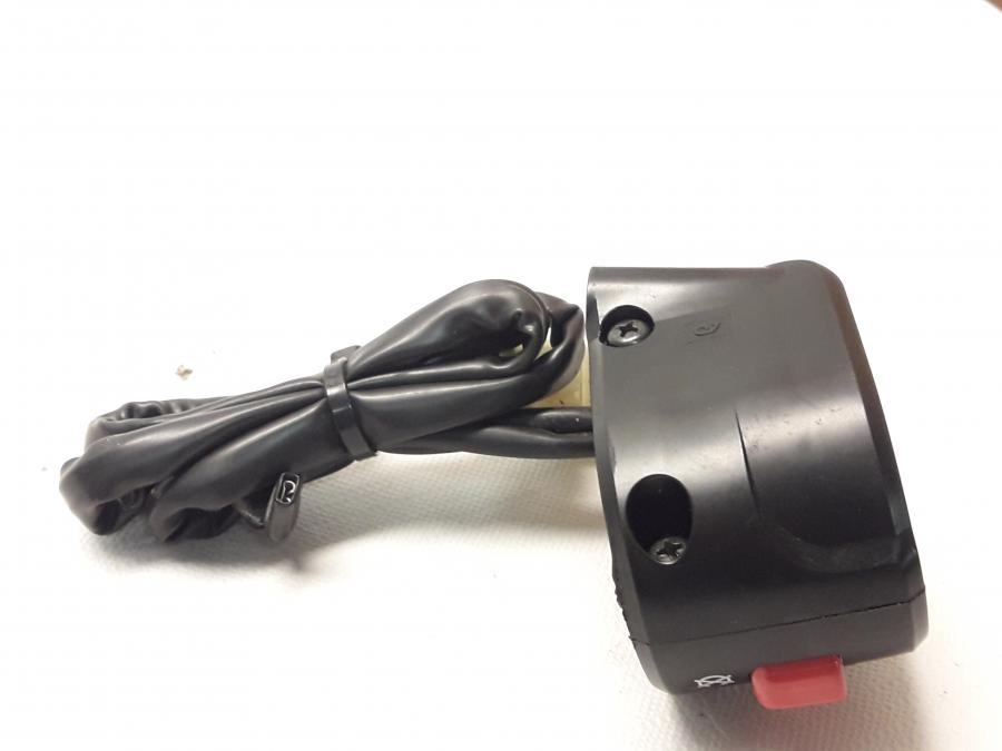 Baksidan på Styrelreglage från en Kawasaki Z 800 -2015 motorcykel.