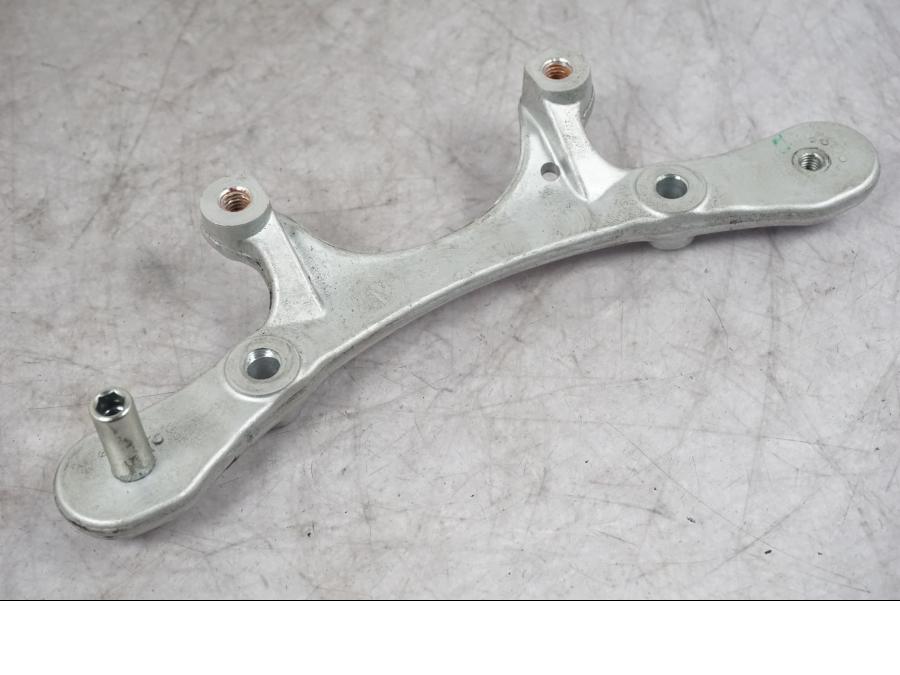 Framsidan på Tändningslåsfäste från en Ducati Multistrada V4 -2024 motorcykel.