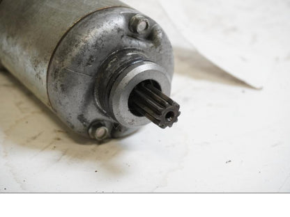 Baksidan på Startmotor från en Honda CBR 1000 RR -2006 motorcykel.