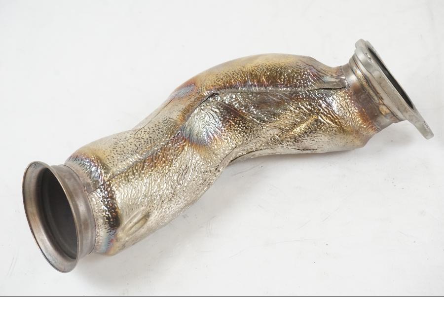 Framsidan på Grenrör från en KTM 1290 Super Duke R EVO -2023 motorcykel.