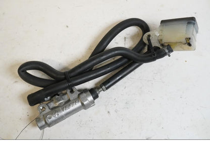 Framsidan på Bromshuvudcylinder från en Yamaha XV 1900 -2007 motorcykel.