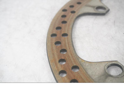 Baksidan på Bromsskiva från en BMW K 1200 R -2006 motorcykel.