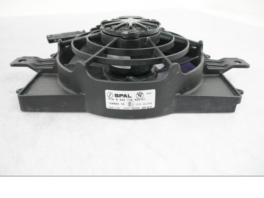 Höger sida på Vattenkylfläkt från en BMW R 1250 GSA -2021 motorcykel.