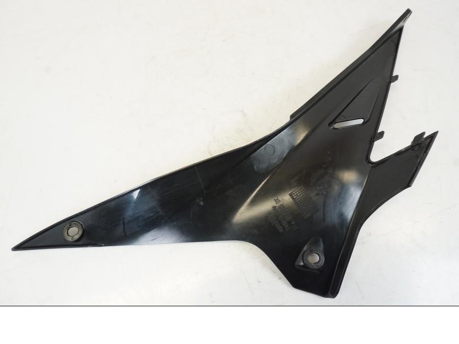 Höger sida på Sidopanel från en Aprilia Tuono V4R -2011 motorcykel.