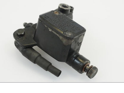 Höger sida på Bromshuvudcylinder från en Yamaha WR 125 -2010 motorcykel.