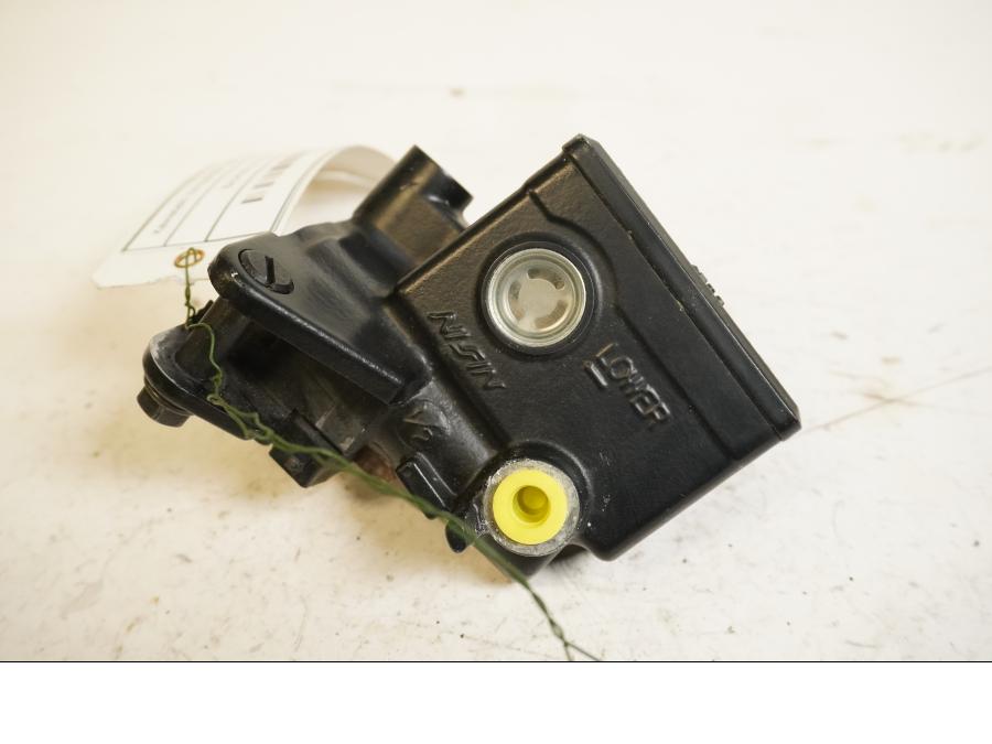 Framsidan på Bromshuvudcylinder från en Kawasaki Versys 650 -2007 motorcykel.