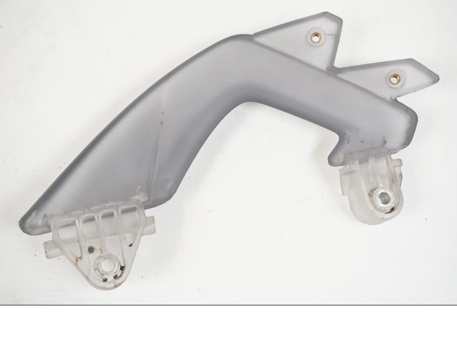 Höger sida på Vindrutefäste från en BMW F 650 CS -2002 motorcykel.