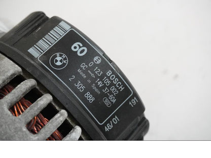 Höger sida på Generator från en BMW K 1200 RS -2002 motorcykel.