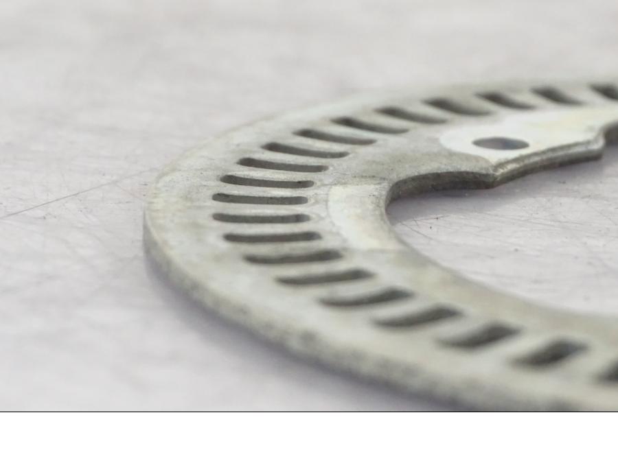 Höger sida på ABS krans från en Suzuki GSF 1250 -2010 motorcykel.