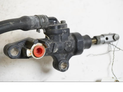 Vänster sida på Bromshuvudcylinder från en Yamaha YZF R6 -2001 motorcykel.