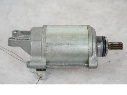 Snett uppifrån på Startmotor från en KTM 690 SM R -2009 motorcykel.