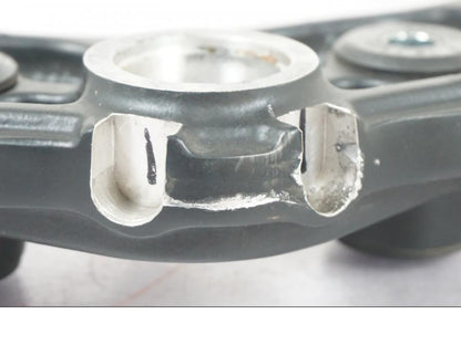 Snett uppifrån på Gaffelkrona från en KTM 390 Duke -2018 motorcykel.