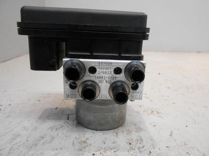 Höger sida på ABS Modulator från en Kawasaki Ninja H2 -2018 motorcykel.