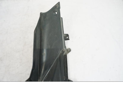 Vänster sida på Tankkåpa från en Triumph Tiger Explorer -2013 motorcykel.