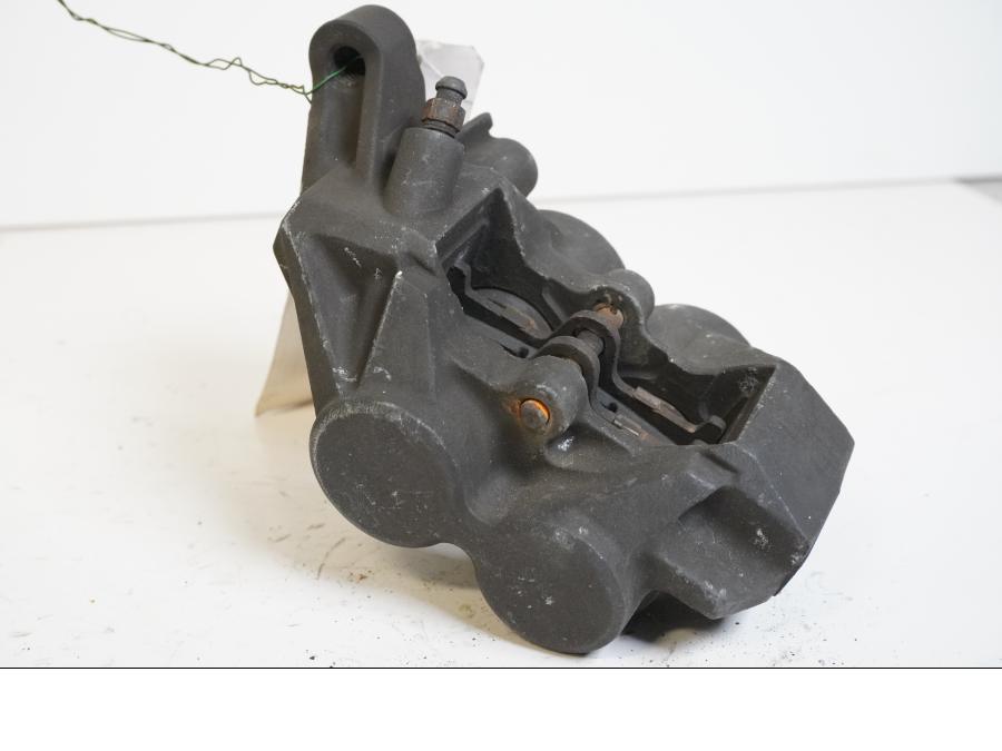 Baksidan på Bromsok från en Yamaha YZF R6 -2000 motorcykel.