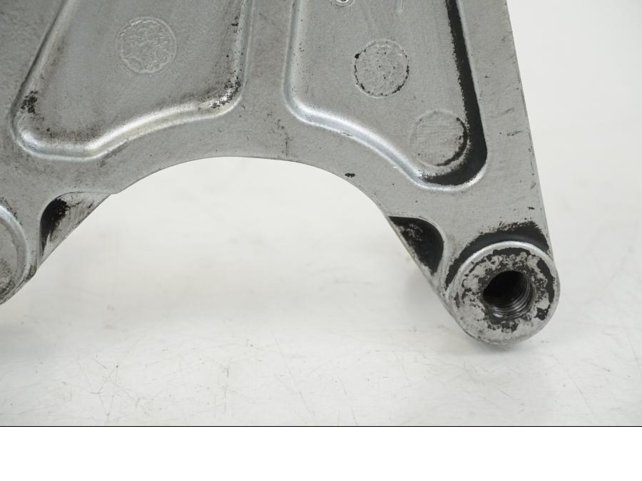 Höger sida på Bromsoksfäste från en Yamaha XJR 1300 -2002 motorcykel.