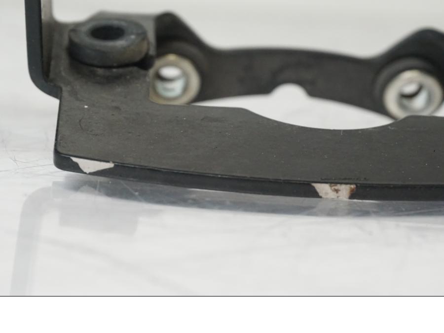 Höger sida på <p>Instrumentpanelsfäste från Husaberg FS 650 E 2004.</p>

<p>Lacksläpp finns se bilder.</p> motorcykel.