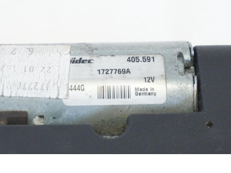 Vänster sida på Vindrutemotor från en BMW K 1600 -2015 motorcykel.