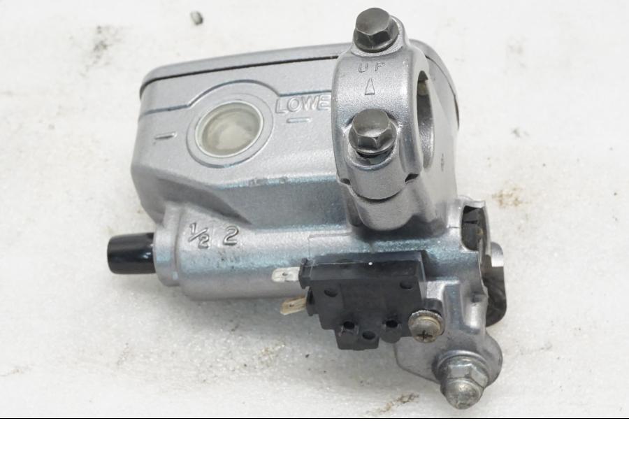 Framsidan på Bromshuvudcylinder från en Honda VFR 750 -1990 motorcykel.